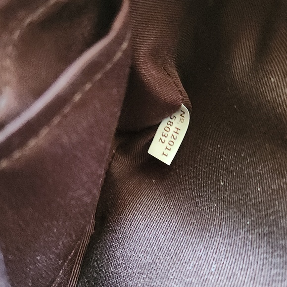 Gorgeous NWT Coach Lilac Berry Leather Corner Zip Wristlet 🩷💜 - Picture 8 of 13